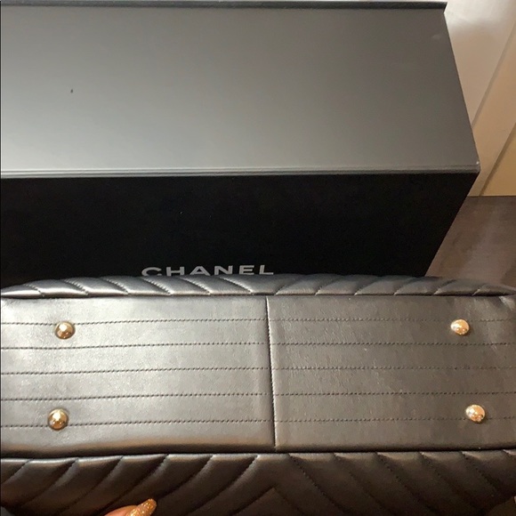 CHANEL LARGE SHOPPING TOTE NWT!! - Picture 4 of 7